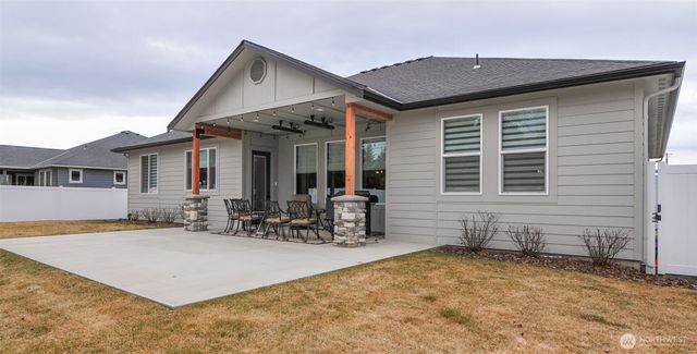 613 S Perry Avenue, East Wenatchee, WA 98802
