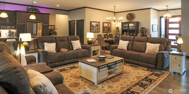 613 S Perry Avenue, East Wenatchee, WA 98802