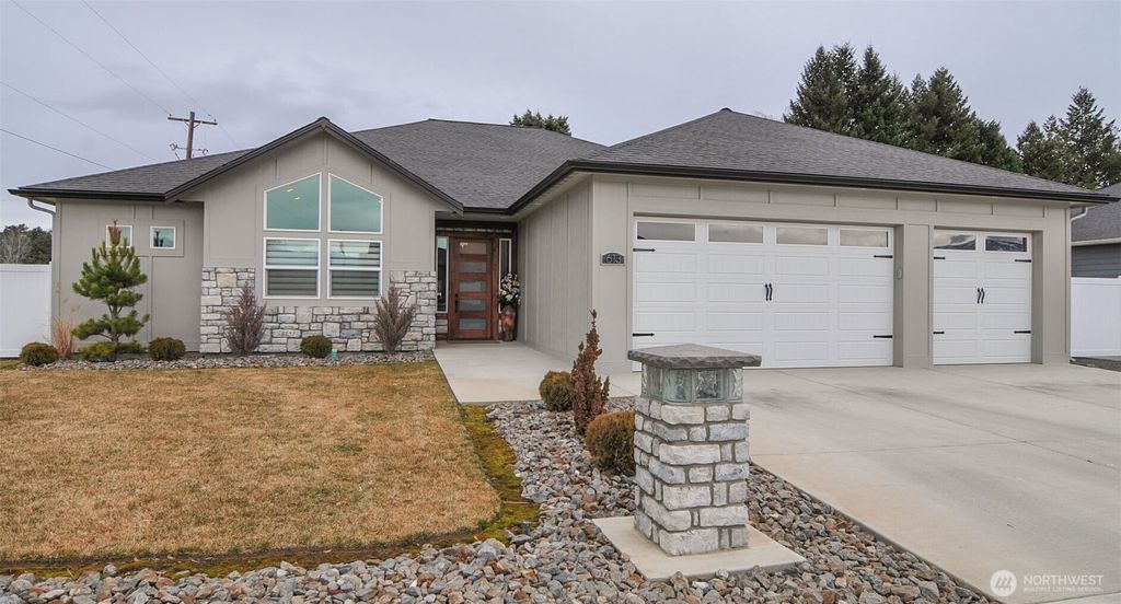 613 S Perry Avenue, East Wenatchee, WA 98802