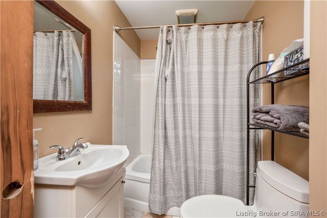 530 Kewanna Drive, Jeffersonville, IN 47130