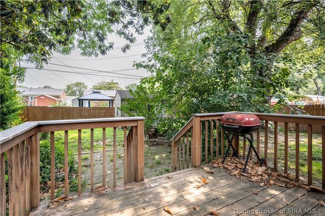 530 Kewanna Drive, Jeffersonville, IN 47130