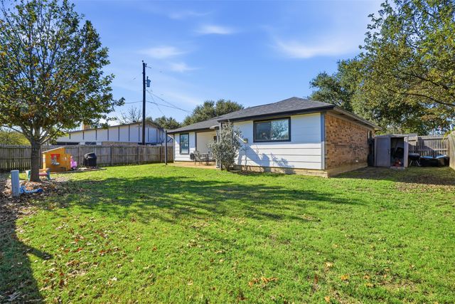 1423 Berry Drive, Cleburne, TX 76033