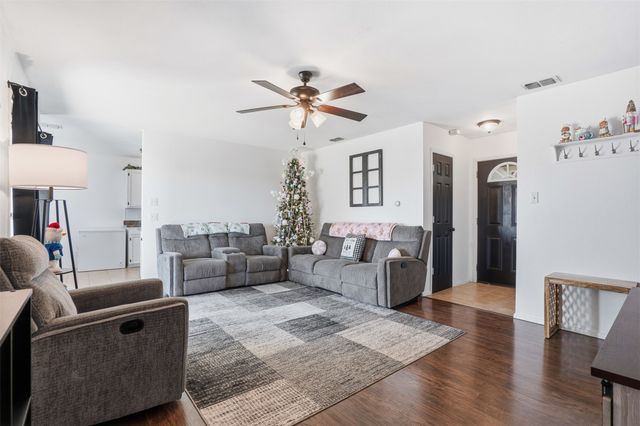 1423 Berry Drive, Cleburne, TX 76033