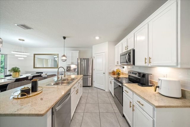 160 HICKORY COURSE LOOP, Ocala, FL 34472