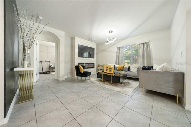 160 HICKORY COURSE LOOP, Ocala, FL 34472