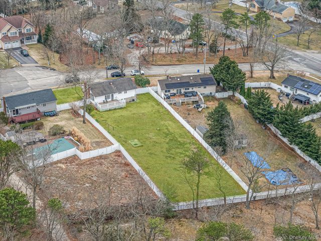 73 Parnell Drive, Smithtown, NY 11787