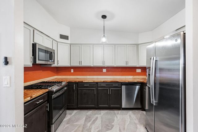 609 S Rosemont Avenue, Tucson, AZ 85711