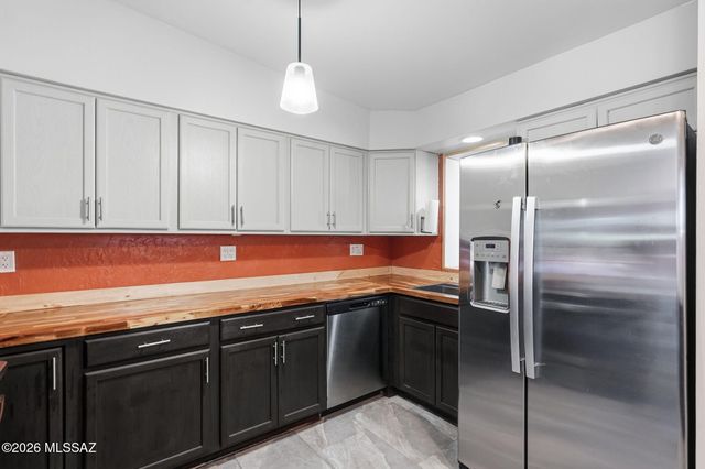 609 S Rosemont Avenue, Tucson, AZ 85711