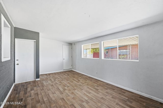 609 S Rosemont Avenue, Tucson, AZ 85711