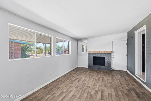609 S Rosemont Avenue, Tucson, AZ 85711