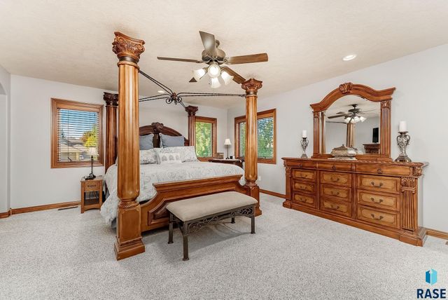 3705 S Bedford Ave Avenue, Sioux Falls, SD 57103