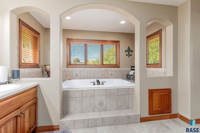 3705 S Bedford Ave Avenue, Sioux Falls, SD 57103