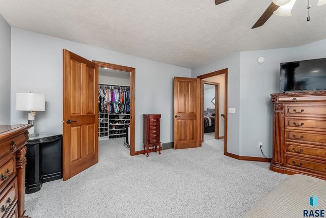 3705 S Bedford Ave Avenue, Sioux Falls, SD 57103