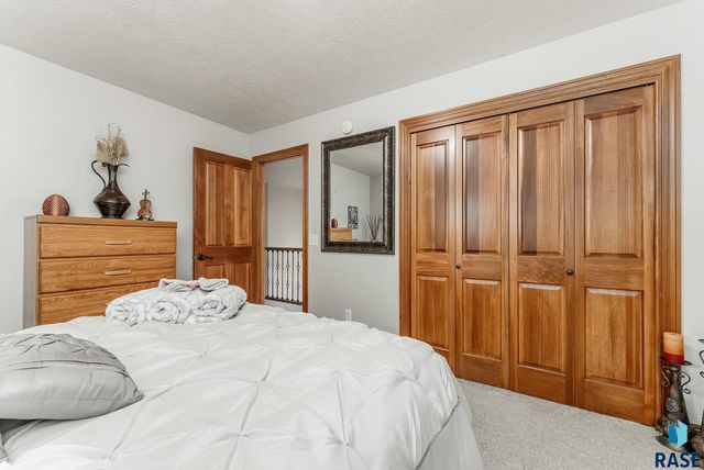 3705 S Bedford Ave Avenue, Sioux Falls, SD 57103