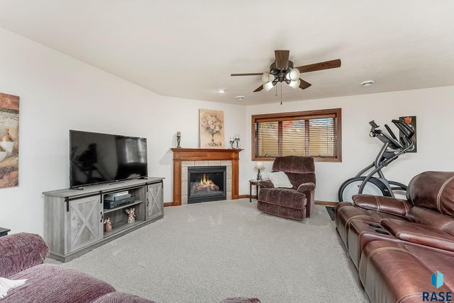 3705 S Bedford Ave Avenue, Sioux Falls, SD 57103