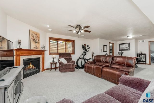 3705 S Bedford Ave Avenue, Sioux Falls, SD 57103