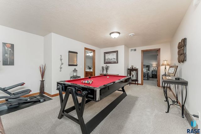 3705 S Bedford Ave Avenue, Sioux Falls, SD 57103