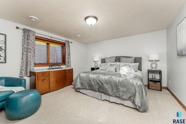 3705 S Bedford Ave Avenue, Sioux Falls, SD 57103