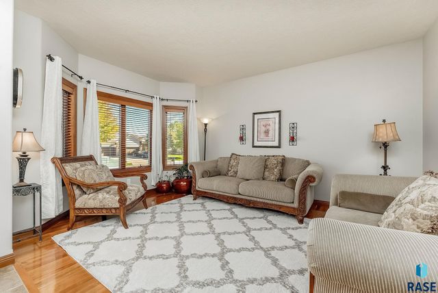 3705 S Bedford Ave Avenue, Sioux Falls, SD 57103