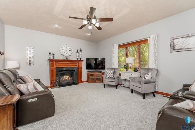 3705 S Bedford Ave Avenue, Sioux Falls, SD 57103