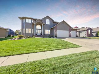 3705 S Bedford Ave Avenue, Sioux Falls, SD 57103