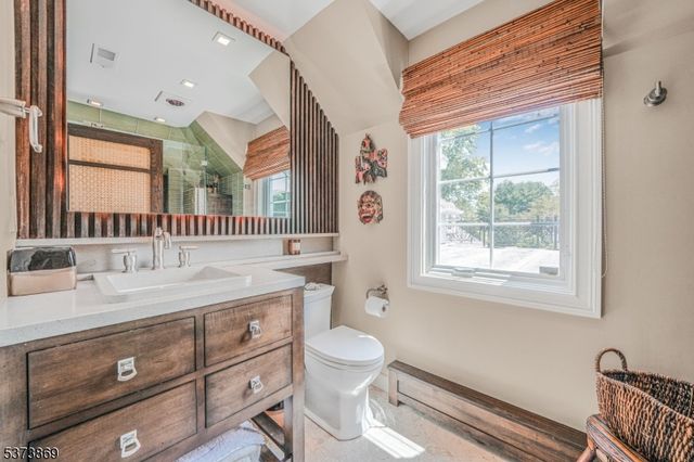22 Fawn Dr, Montville Twp., NJ 07045