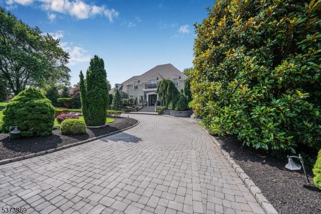 22 Fawn Dr, Montville Twp., NJ 07045