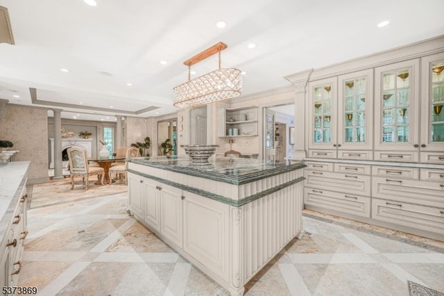 22 Fawn Dr, Montville Twp., NJ 07045