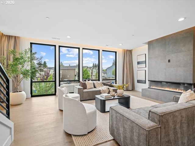 2445 N R St, Washougal, WA 98671