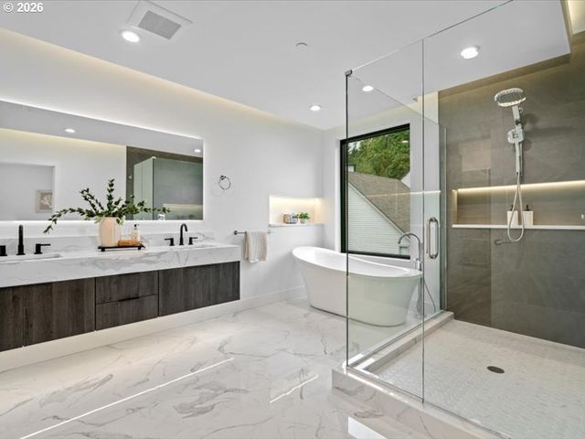 2445 N R St, Washougal, WA 98671