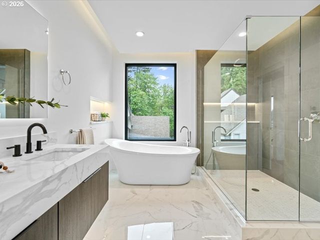 2445 N R St, Washougal, WA 98671