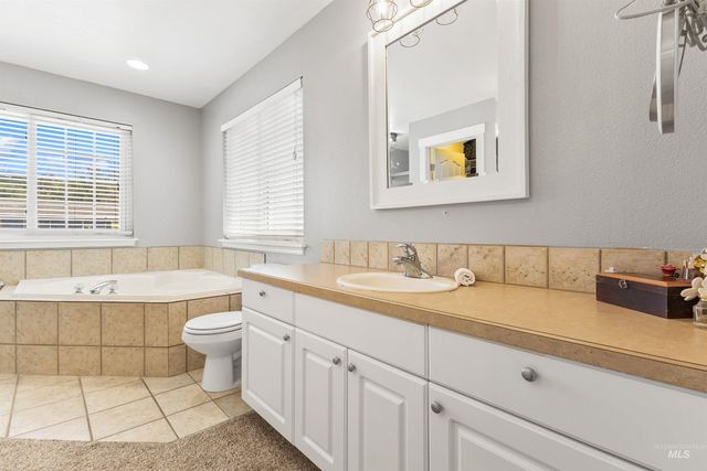 19876 Scotts Lane, Caldwell, ID 83607