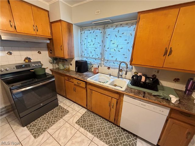 971 Pembrook Road, Cleveland Heights, OH 44121