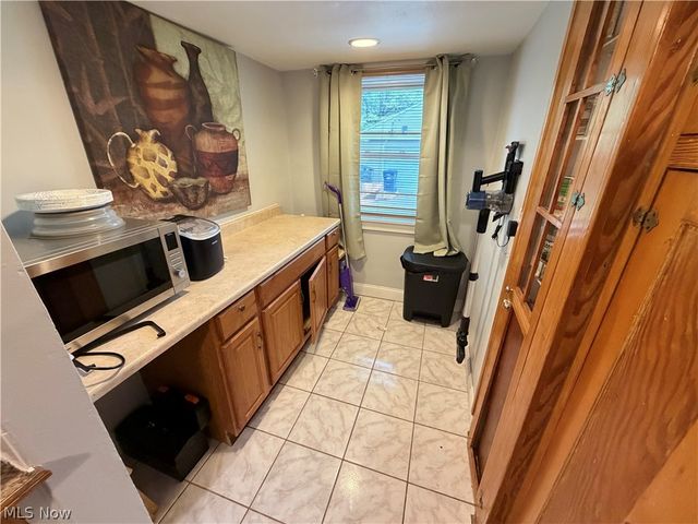 971 Pembrook Road, Cleveland Heights, OH 44121