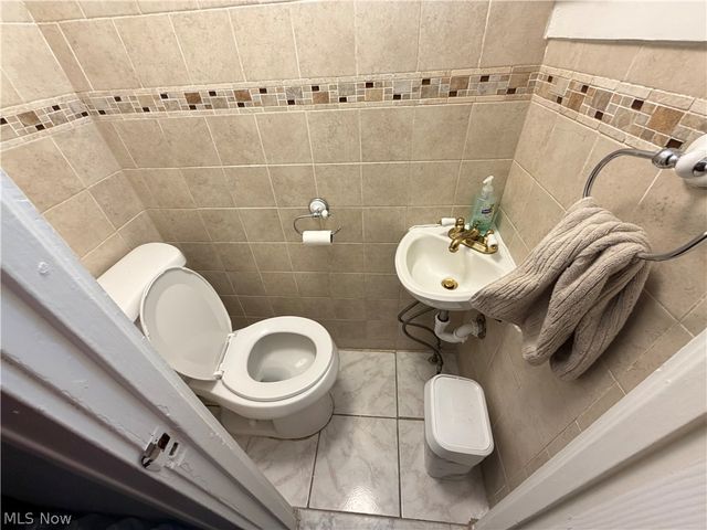 971 Pembrook Road, Cleveland Heights, OH 44121