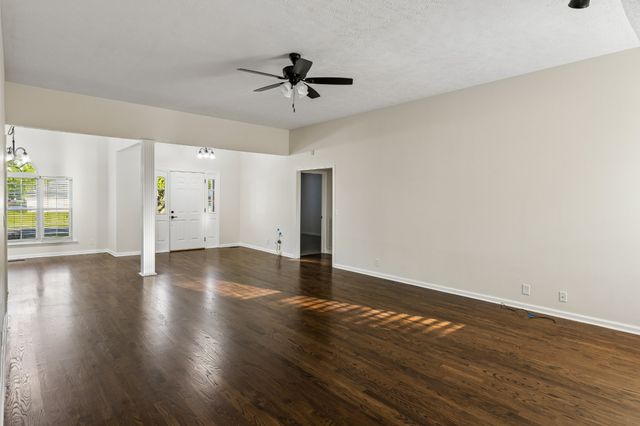 101 Chertsey Ct, Murfreesboro, TN 37127
