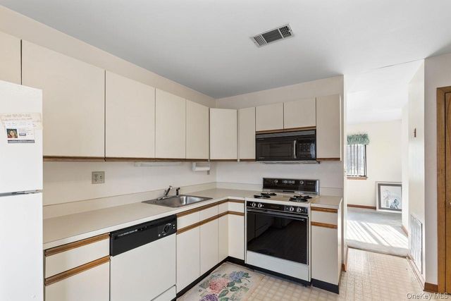 422 Panorama, Mohegan Lake, NY 10547