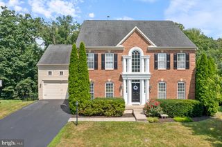 21030 COURTLAND VILLAGE DR, Leesburg, VA 20175