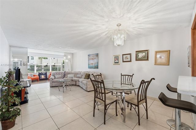 2871 Somerset Dr 103, Lauderdale Lakes, FL 33311
