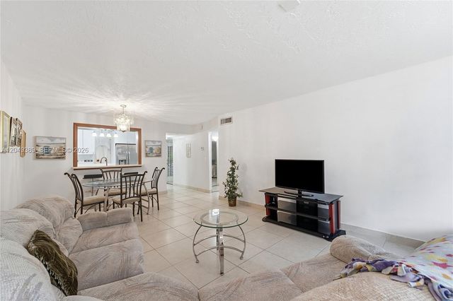 2871 Somerset Dr 103, Lauderdale Lakes, FL 33311