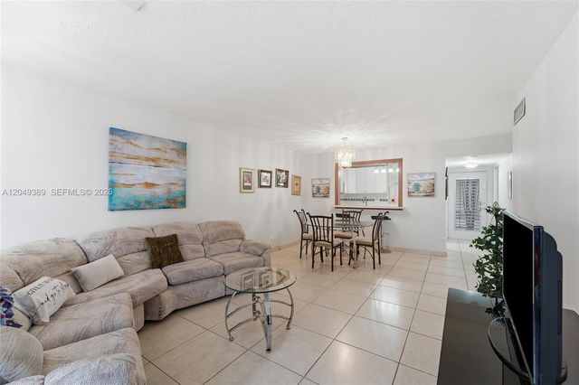2871 Somerset Dr 103, Lauderdale Lakes, FL 33311