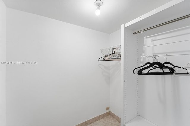 2871 Somerset Dr 103, Lauderdale Lakes, FL 33311