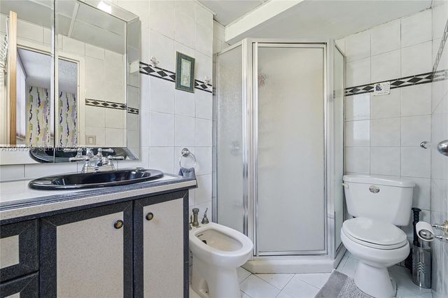 2871 Somerset Dr 103, Lauderdale Lakes, FL 33311