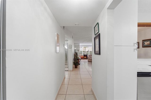 2871 Somerset Dr 103, Lauderdale Lakes, FL 33311