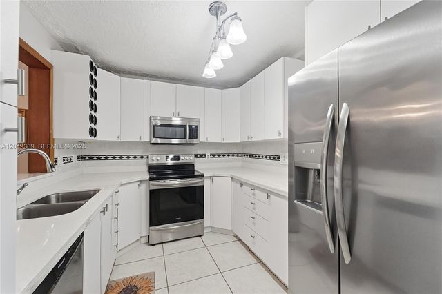 2871 Somerset Dr 103, Lauderdale Lakes, FL 33311