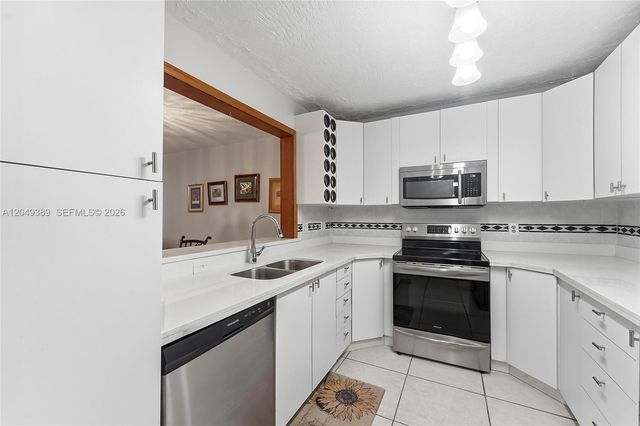 2871 Somerset Dr 103, Lauderdale Lakes, FL 33311