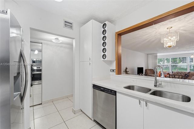 2871 Somerset Dr 103, Lauderdale Lakes, FL 33311
