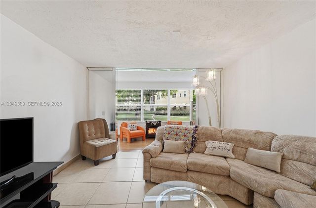 2871 Somerset Dr 103, Lauderdale Lakes, FL 33311