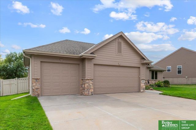 21205 Stonehaven Court, Gretna, NE 68028