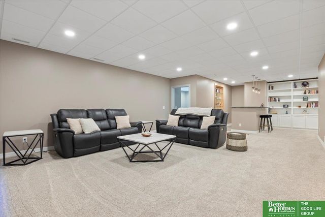 21205 Stonehaven Court, Gretna, NE 68028